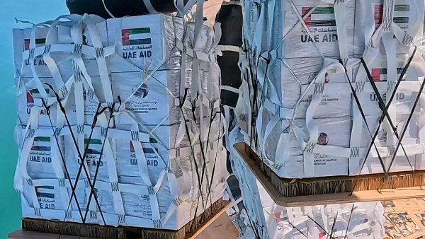 الإمارات تنفذ الإنزال الجوي الـ62 وتدخل 40 شاحنة غذائية لغزة