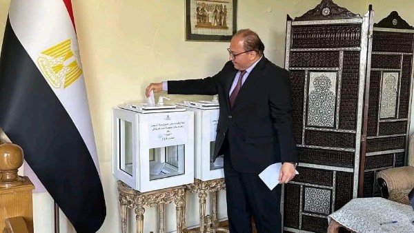 المصريون في أذربيجان يدلون بأصواتهم في انتخابات 