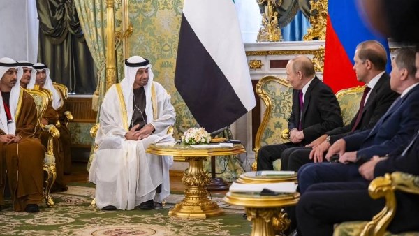بن زايد خلال لقائه بوتين