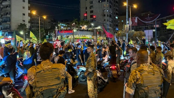 الجيش اللبناني ينتشر بكثافة وأنصار حزب الله يتحدّون قرار حصر السلاح