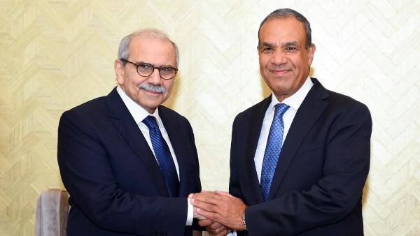 وزير الخارجية يستقبل رئيس وزراء لبنان في العملين