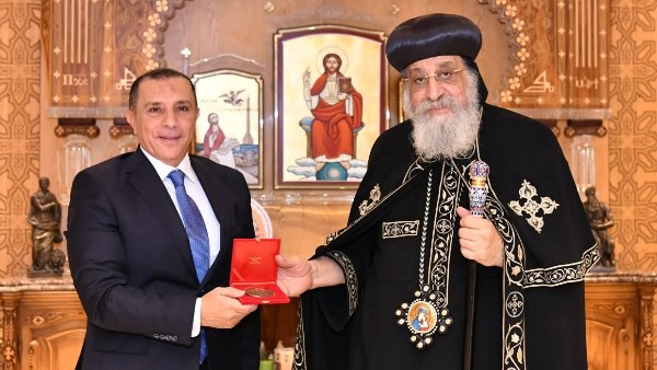 البابا تواضروس يستقبل مساعد وزير العدل للخبراء والطب الشرعي