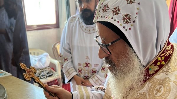 تدشين أواني المذبح وأيقونات بكنيسة مارمينا والبابا كيرلس بالعريش
