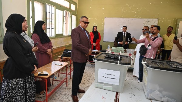 محافظ جنوب سيناء يشيد بمشاركة المواطنين في انتخابات مجلس الشيوخ