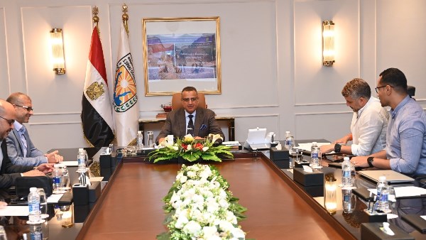 اجتماع محافظ جنوب سيناء لمتابعة شرم جرين 