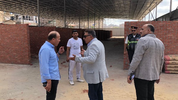 محافظ الدقهلية يتابع النظافة والإشغالات ويوجّه بسرعة الانتهاء من السوق الجديدة بطلخا