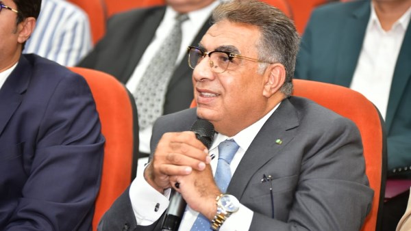 لمواجهة الأزمات.. محافظ الدقهلية يجتمع بوكلاء الوزارات ورؤساء المرافق