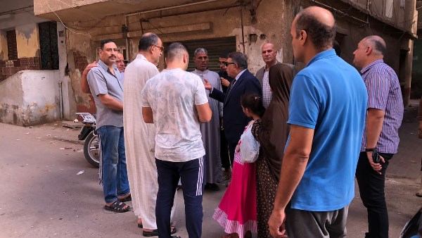 محافظ الدقهلية يتفقد شكاوى الصرف الصحي شرق المنصورة ويوجه بسرعة حلها ويطمئن أهالي قولونجيل|صور