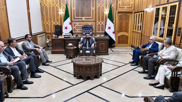 خلال الاجتماع