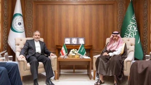 وزير الخارجية السعودي يلتقي نظيره الإيراني على هامش قمة التعاون الإسلامي
