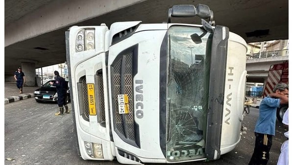 التريلا المقلوبة بميدان عبد المنعم رياض