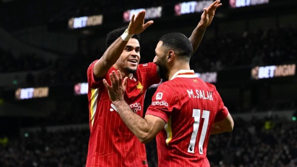كنا محظوظين بوجودك.. محمد صلاح يودع لويس دياز بعد انتقاله لبايرن ميونخ