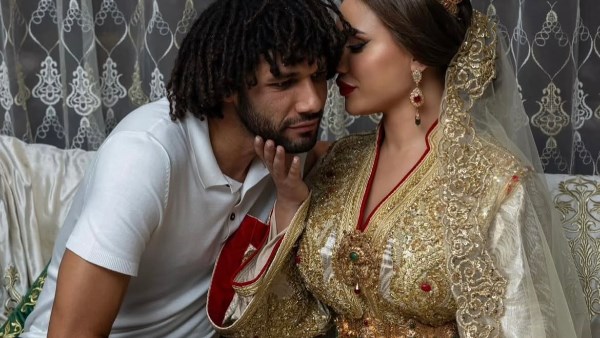 محمد النني وزوجته المغربية