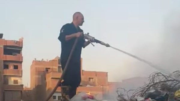 إنقاذ مقابر الحوامدية.. الحماية المدنية تسيطر على حريق بجوارها | صور