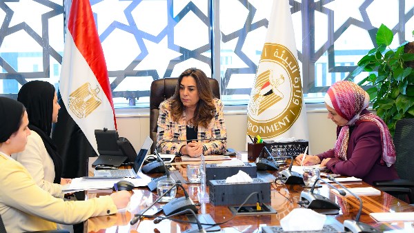 وزيرة البيئة