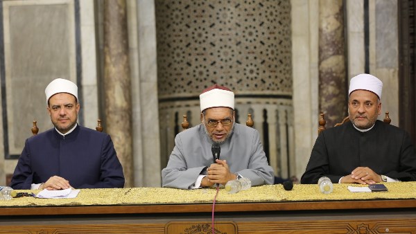 علماء الأزهر في رحاب الجامع الشريف: الإخاء والإيثار طريق إلى مجتمع متماسك ونفوس مطمئنة