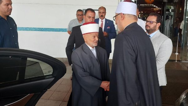 في مشهد يعكس روح الأخوة والتقدير المتبادل.. مفتي الجمهورية يودع الوفود المشاركة في المؤتمر العالمي العاشر للإفتاء