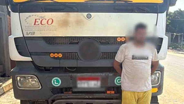 عرض حياة المواطنين للخطر.. القبض على سائق سيارة مقطورة بالغربية.. صور