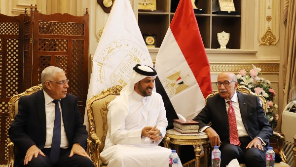 خلال استقباله وفدا قضائيا إماراتيا.. رئيس محكمة النقض يطلق مدونة السلوك القضائي