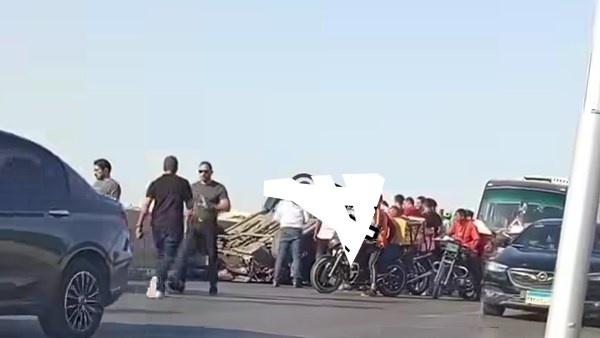 إصابة شخصين في انقلاب سيارة على محور محمد نجيب بالقاهرة الجديدة