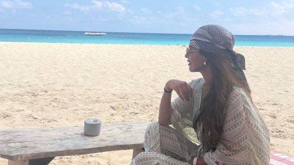 مي سليم تستعرض جمالها علي الشاطئ