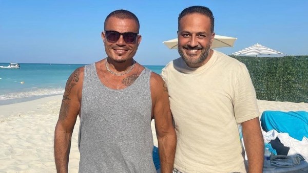 هو أصغر مهما حاولت أحلّي نفسي.. خالد سرحان برفقة عمرو دياب
