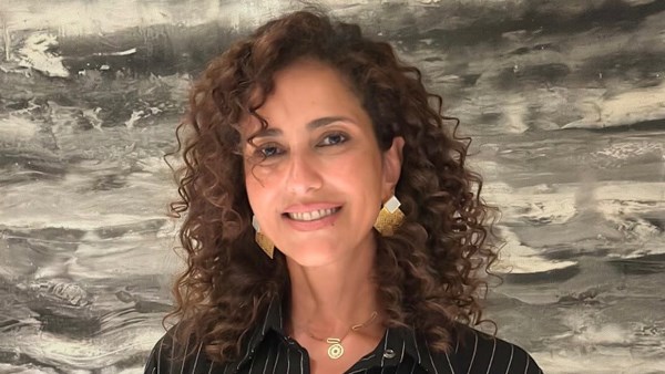 حنان مطاوع تخطف الأنظار بإطلالة لافتة