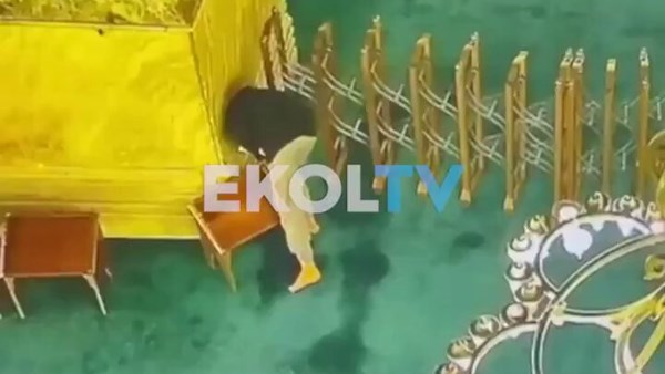 صورة من الواقعة داخل المسجد