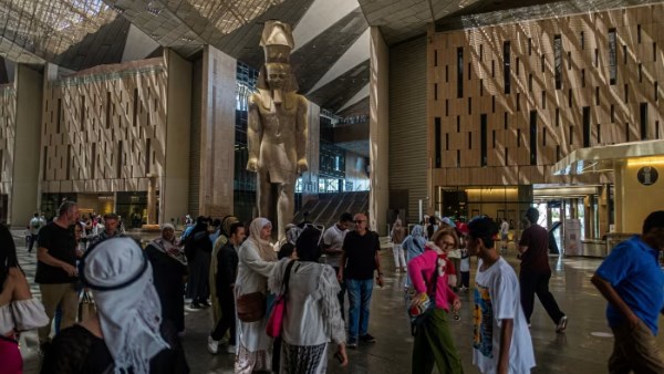 تمثال رمسيس في المتحف المصري الكبير