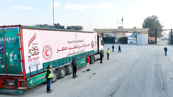 قافلة المساعدات المصرية الـ 14 تنطلق إلى غزة