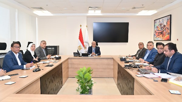 وزير الري يبحث موقف عدد من المشروعات التنموية بشبه جزيرة سيناء والدلتا الجديدة وسيوة
