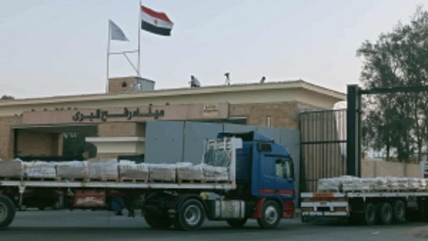 شاحنات مساعدات إغاثية إماراتية