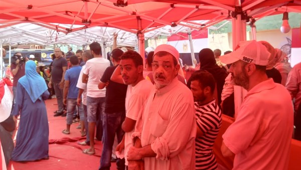 طوابير أمام مدرسة أبطال العبور الابتدائية بالمطرية للتصويت بانتخابات الشيوخ..صور