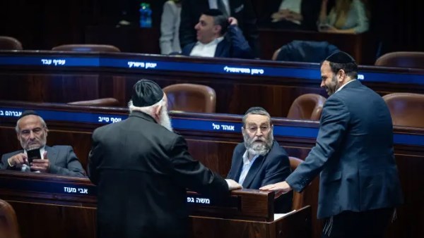 حكومة نتنياهو تتصدع.. الحريديم يرفضون الميزانية ويهددون استقرار الائتلاف