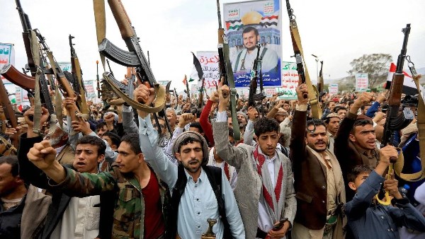 قائمة الضحايا.. وزراء حوثيون يسقطون في غارة الإسرائيلية