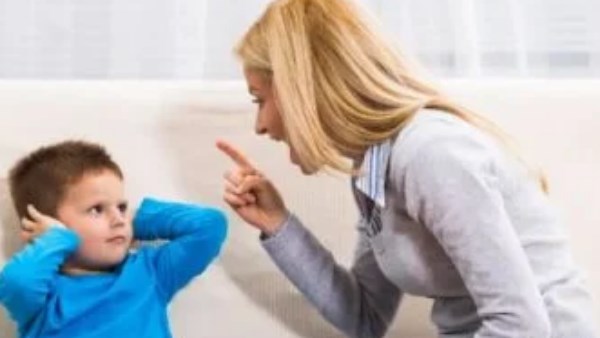 الإساءة اللفظية في الطفولة.. جرح خفي يمتد أثره مدى الحياة