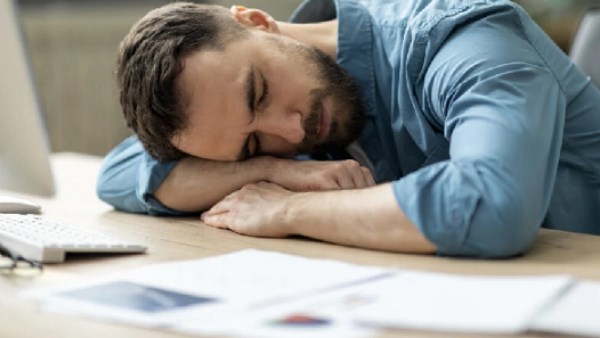 التعب المستمر ليس مجرد إرهاق يومي.. عامل خفي يسبب النعاس