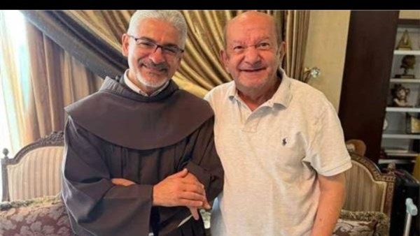 الفنان الراحل لطفي لبيب و الاب بطرس دانيال 