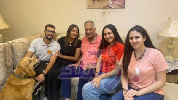 حمدي إسماعيل مع أولاده 
