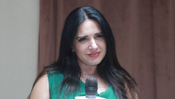 الفنانة ميرنا وليد 