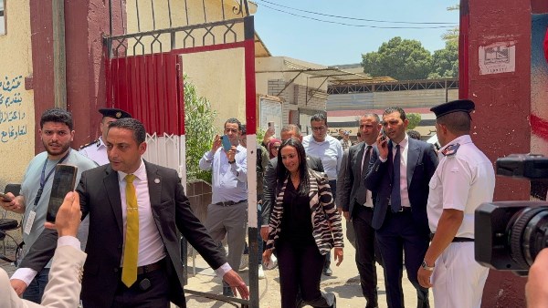 وزيرة التضامن تدلي بصوتها في انتخابات مجلس الشيوخ بالدقي