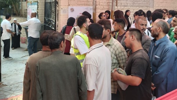 اقبال كبير علي لجان من الناخبين على مدارس الجيزة