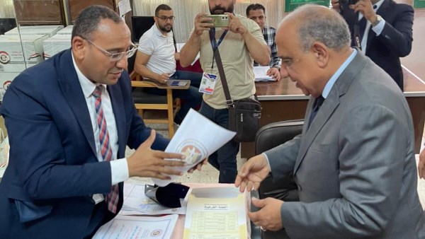 وزير الكهرباء يدلي بصوته في انتخابات مجلس الشيوخ