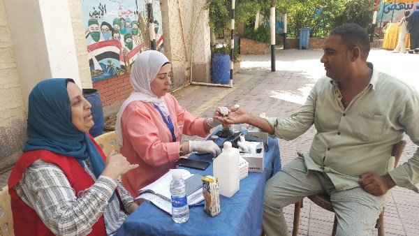 حملة 100 مليون صحة تستقبل الناخبين لتوقيع الكشف الطبي عليهم بلجان الجيزة