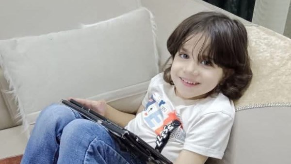 أنقذوا يونس.. طفل يحاول النجاة من مصير شقيقيه بمرض ضمور العضلات