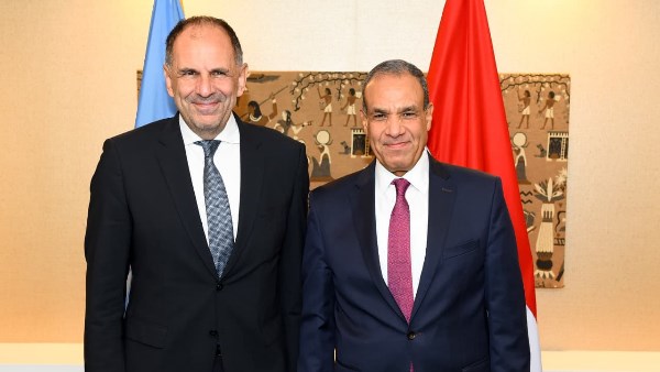 وزير الخارجية مع نظيره اليوناني 