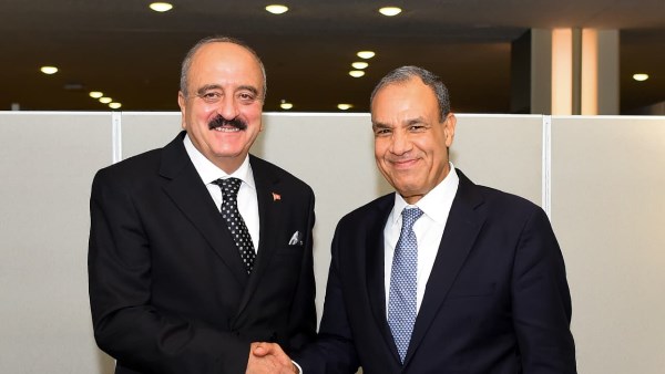 وزير الخارجية يلتقي نظيره التونسي 