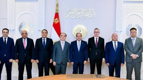 الرئيس السيسى في صورة تذكارية عقب الاجتماع
