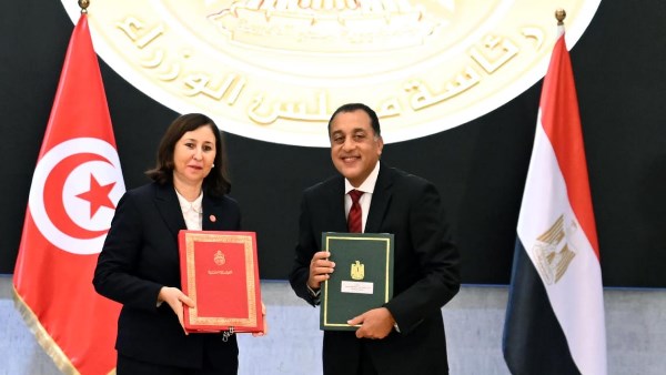 رئيسا وزراء مصر وتونس يشهدان توقيع 8 وثائق