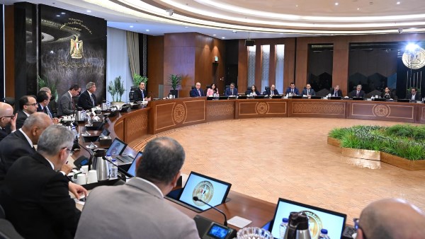 رئيس الوزراء يجيب عن السؤال المهم: متى يشعر المواطن بالتحسن.. ومتى يجني ثمار المؤشرات التي تنشرها الحكومة؟